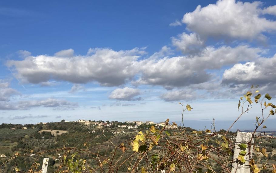 Exploring the enchanting Marche hills in autumn